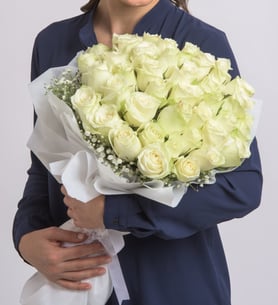 Ramo de 60 rosas blancas majestuosas