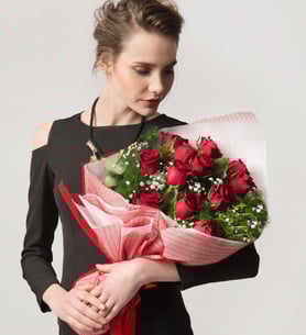 El amor espera... 13 rosas rojas