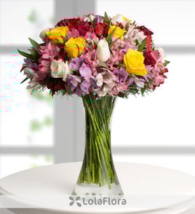 Alstroemeria y rosas: Multicolor