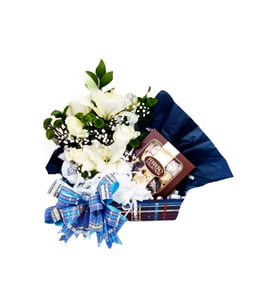 Cesta com Lírios, Rosas e Chocolates