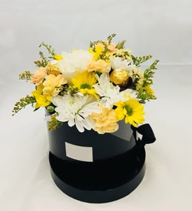 Affection Box - Daisies, clavelins and carnations