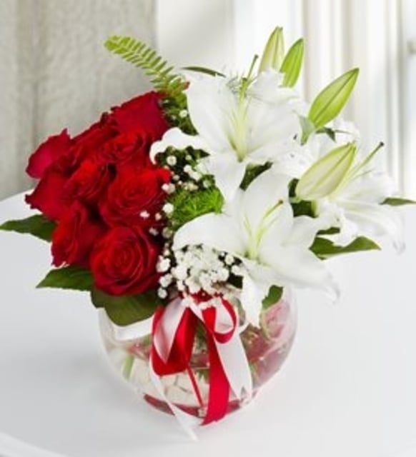 Pecera rosas y lilis - Flores a Domicilio - LolaFlora